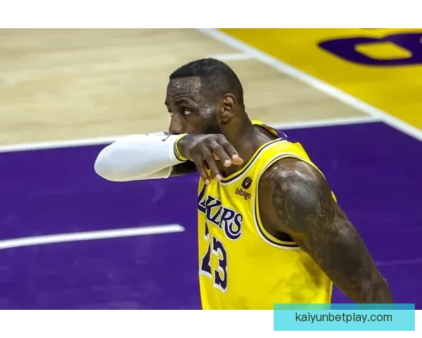 詹姆斯评生涯前三高光时刻：世纪封盖居首 扣翻特里与07年东决上榜