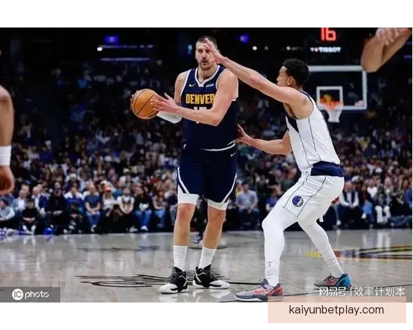 穆雷砍下赛季新高53分9记三分 约基奇23+21+19三双助掘金险胜独行侠